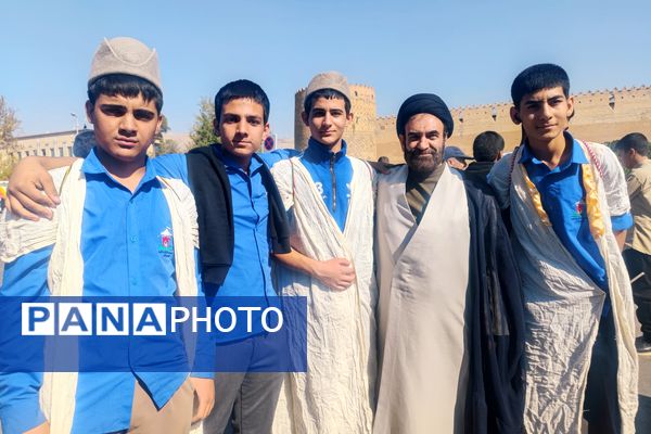 روز دانش‌آموز، روز خروشِ آگاهی و شادابی