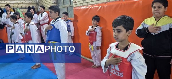 مراسم تجلیل قهرمانان تکواندوی استان خراسان رضوی از باشگاه دلاوران در کاشمر