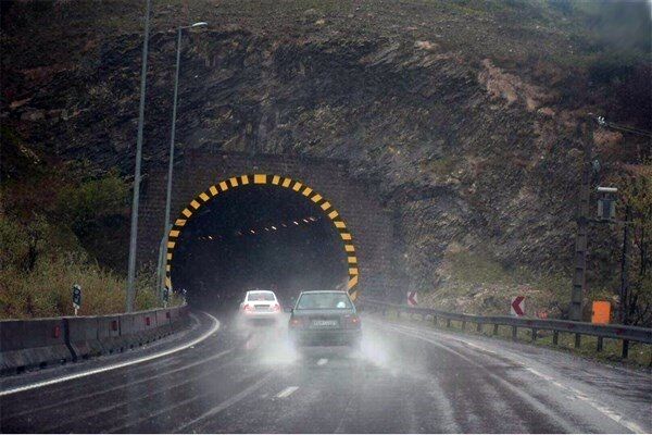 بارش باران و مه‌گرفتگی در محورهای شمالی