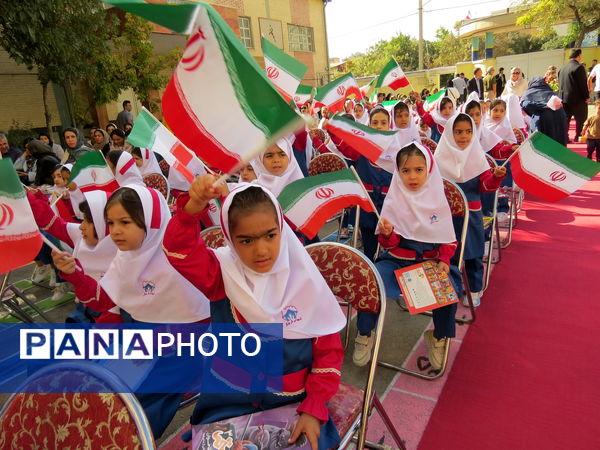 نواختن زنگ اول مهر در مدرسه شهدا فرهنگی 
