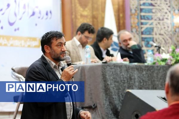 نشست صمیمی هم‌افزایی مربیان قرآنی استان خراسان رضوی