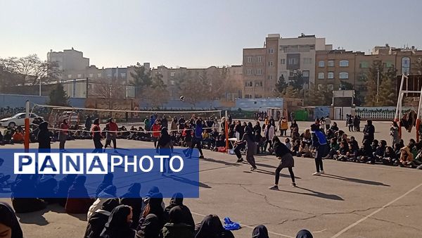 مسابقه والیبال در دبیرستان صدیقه 2 