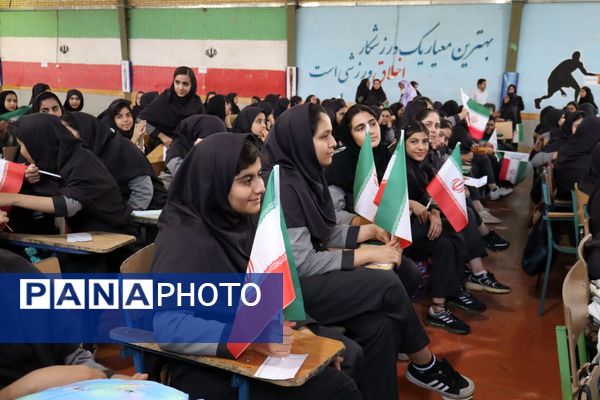 جشن عاطفه‌ها در مدرسه فدک خرم‌آباد؛ همدلی برای آینده‌ای روشن