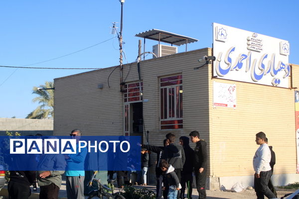 پیاده روی خانوادگی در روستای احمدی  شهرستان بوشهر