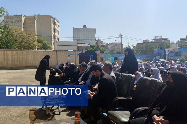 آیین نواختن زنگ مهر، ایثار و شهادت در دبستان شاهد حاج تقی آقا بزرگ ناحیه یک مشهد 