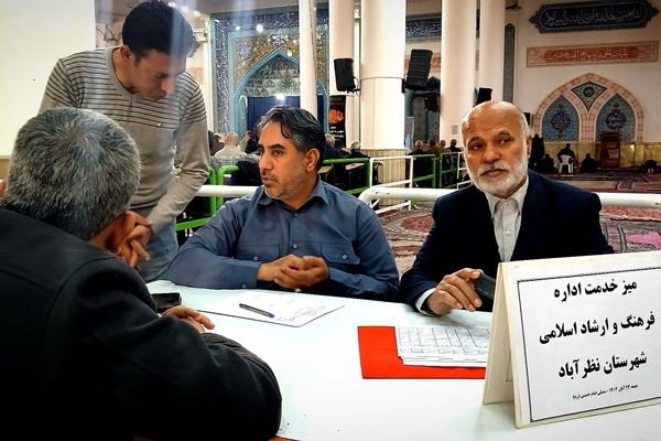 برگزاری نماز جمعه وحدت‌آفرین نظرآباد با رونمایی کتاب قرآنی و ارائه خدمات فرهنگی و معیشتی در مصلی نظرآباد