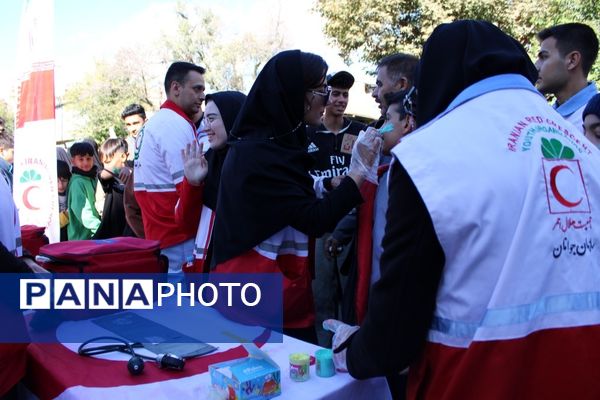 جوشش حماسه در گام های کوچک دانش آموزان امروز سفیران فردا