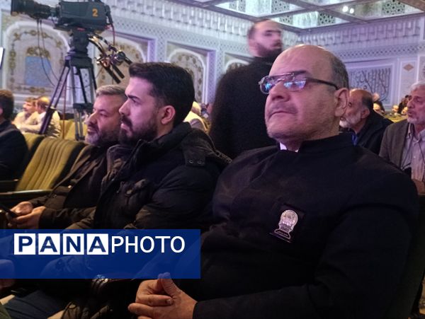 شب شعر آیینی پیرغلامان حسینی برگزار شد