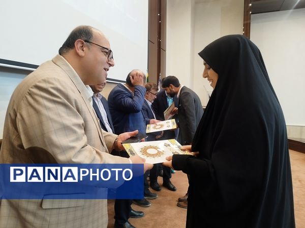 تجلیل از اصحاب رسانه توسط فرماندار و شهرداری‌های برخوار در سالن فرمانداری برخوار 