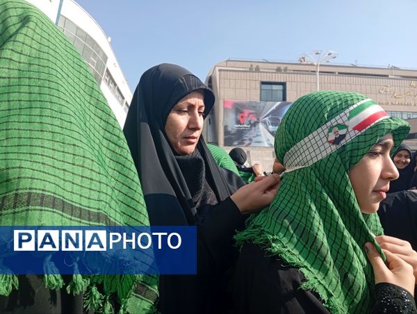 ۱۳ آبان، فریاد شهامت دانش آموزان در مسیر استقلال طلبی و استکبار ستیزی 