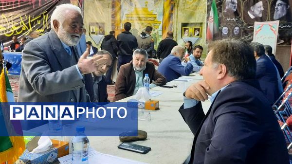 برپایی میز خدمت نماینده مردم اشتهارد در مصلی شهرستان اشتهارد