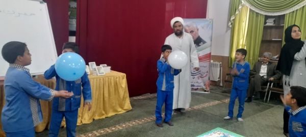 جشن قرآن در دبستان شهید فلاح‌زاده ابرکوه 