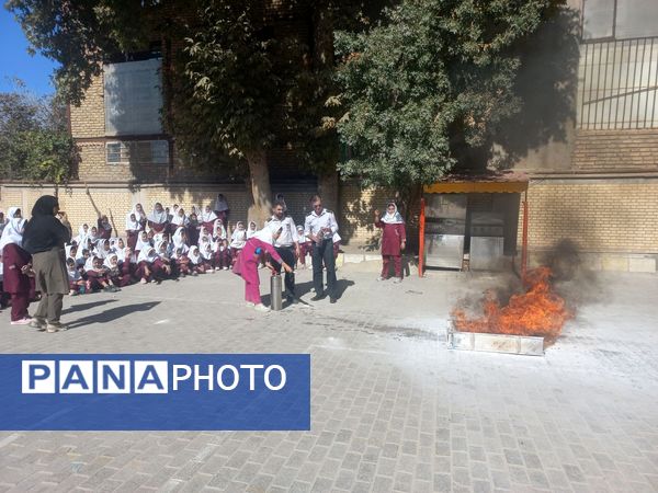 بزرگداشت روز آتش نشانی در دبستان شطیطه۲