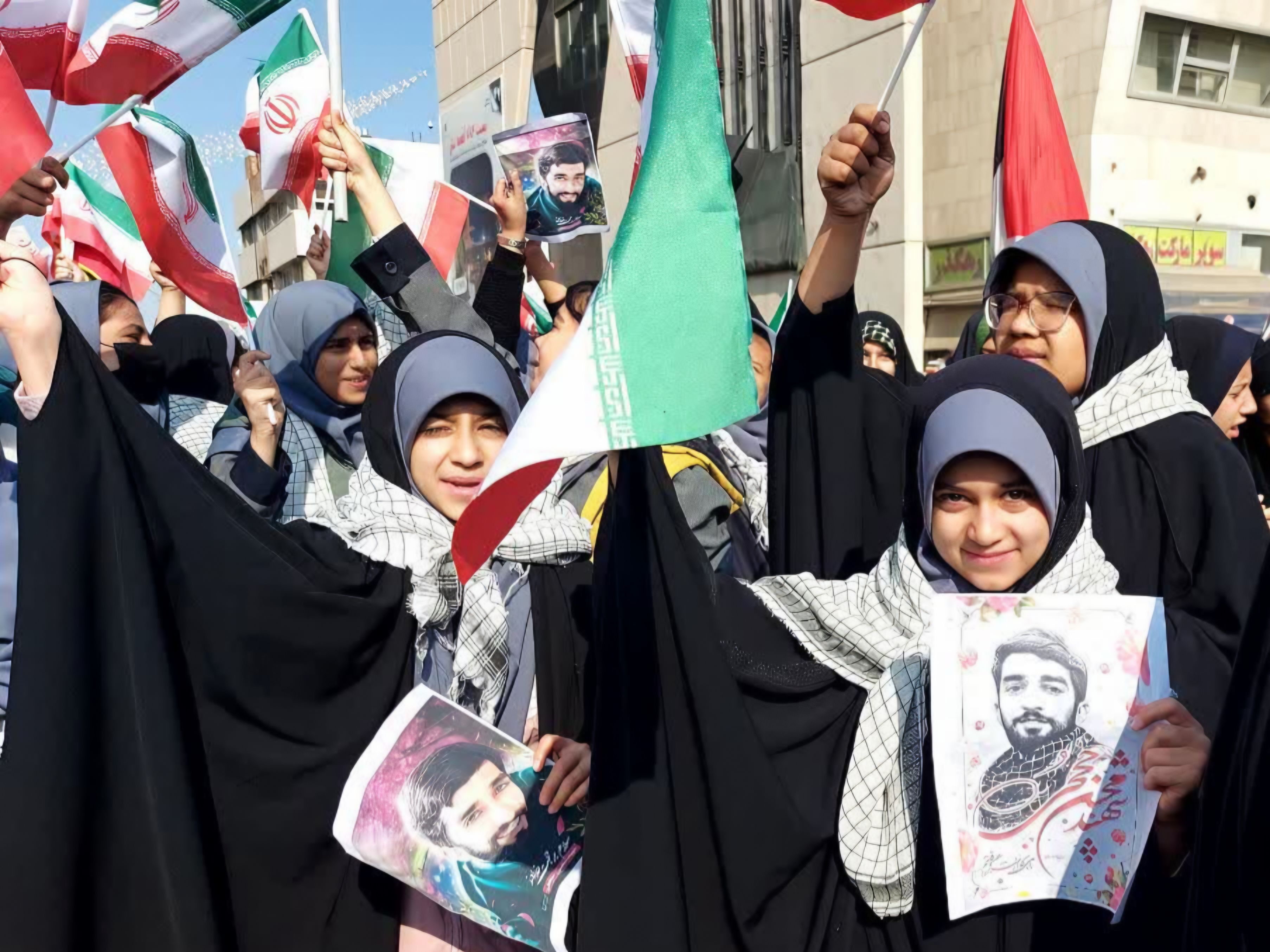 حضور پرشور دانش آموزان مشهد در تجمع یوم الله ۱۳ آبان