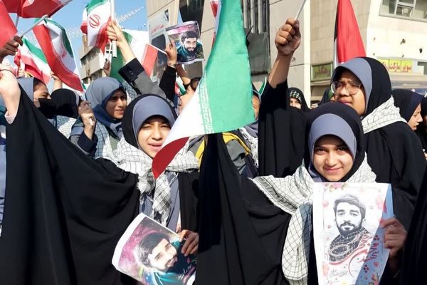 حضور پرشور دانش آموزان مشهد در تجمع یوم الله ۱۳ آبان