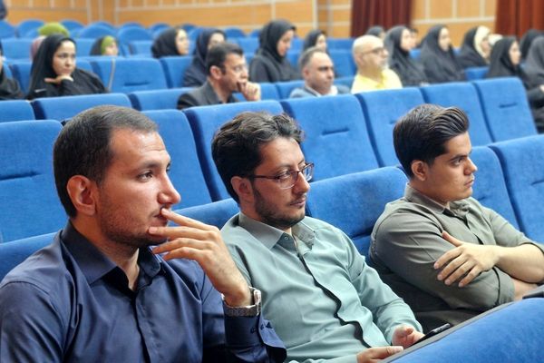 آیین تقدیر از مشاوران و رابطین مشاورین در قرچک