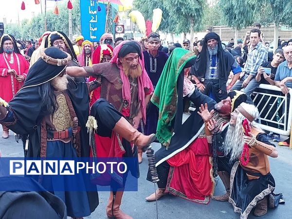 استقبال عزاداران حسینی از کاروان نمادین اسرای کربلا در قم