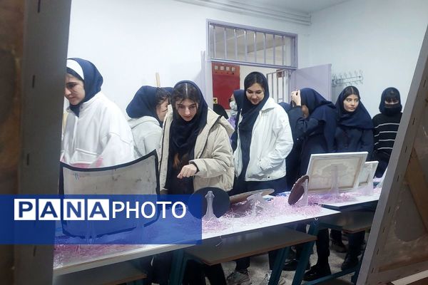 همدلی دانش‌آموزان، اولیاء و معلمان در جشن خلاقیت هنرستان کارآفرینان بهارستان دو