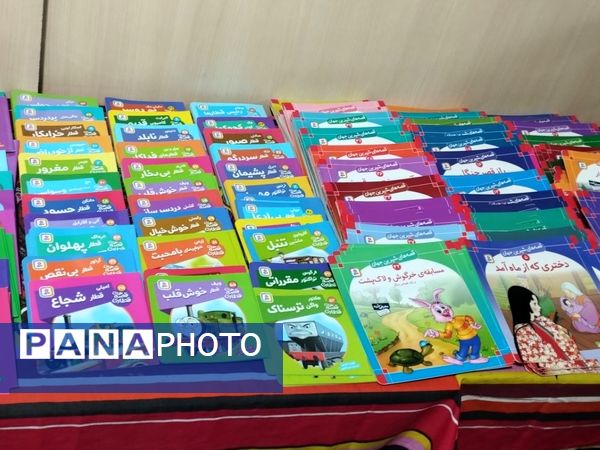 گرامیداشت هفته کتابخوانی در دبستان آوا 