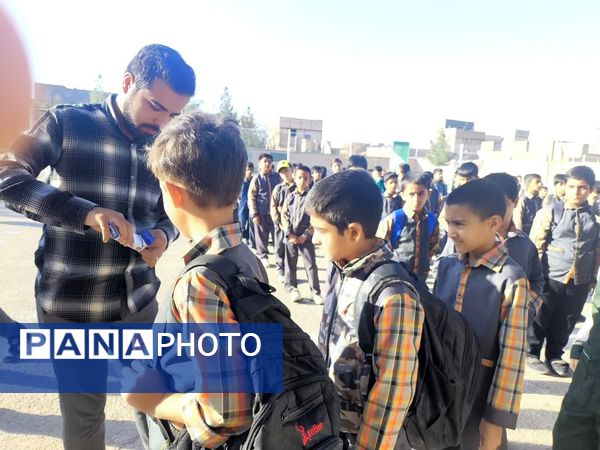 نصب تابلو خبری پانا و تقدیر از دانش آموزان فعال پرورشی  دبستان شهید پسندیده فدافن