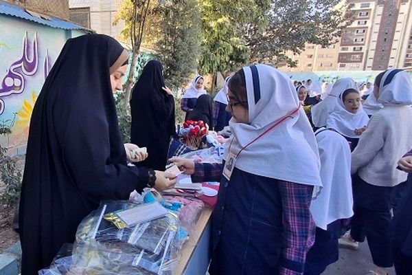 هدف بازارچه خیریه تقویت مشارکت اجتماعی و حمایت از دانش‌آموزان کم‌برخوردار  است