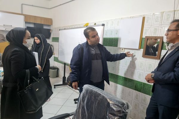 بازدید از وضعیت بهداشت و پایگاه‌های تغذیه سالم مدارس پاکدشت 