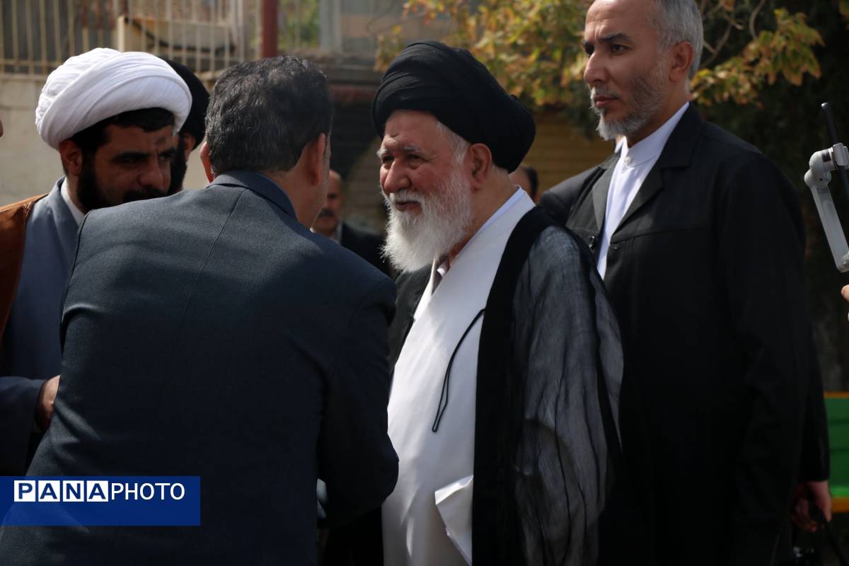 زنگ نماز در دبیرستان برزگر با حضور آیت الله علم الهدی 