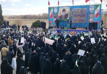 مردم اصفهان در میدان انقلاب، با فریاد «لبیک یا خامنه‌ای» میثاقی دوباره با ولایت بستند