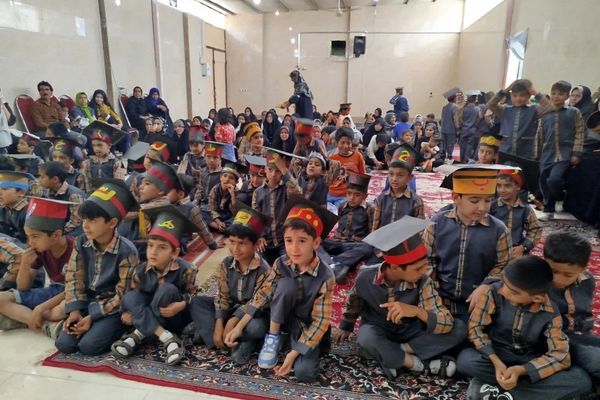 جشن الفبا دانش‌آموزان پایه اول دبستان شهید پسندیده فدافن
