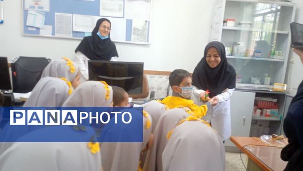 قدردانی از کارکنان خانههای بهداشت روستای فدافن در روز پرستار