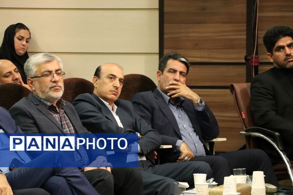  جلسه شورای توسعه و برنامه‌ریزی استان کردستان با حضور وزیر راه و شهرسازی 