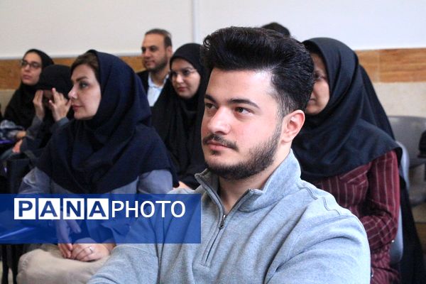  کارگاه دانش‌افزایی زبان انگیلیسی در دبیرستان‌ولایت بهارستان‌دو