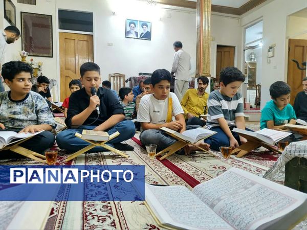 محفل قرآنی چهل شب با چهل شهید در بیت معظم شهدا شهرستان کاشمر 