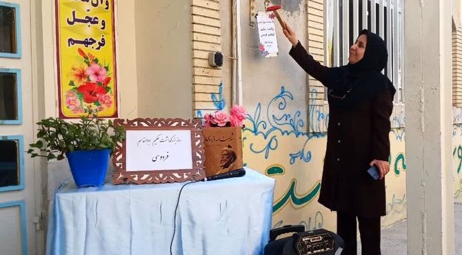 شاهنامه‌خوانی دانش‌آموزخبرنگار پانا در مدرسه نمونه دولتی فدک