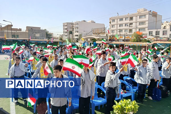 نواختن زنگ مهر در مدرسه هیات امنایی رازی ناحیه ۴ شیراز 