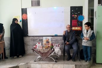 اجرای طرح خادم الشهید در کلاس سوم دبستان اقا مصطفی خمینی کاشمر 