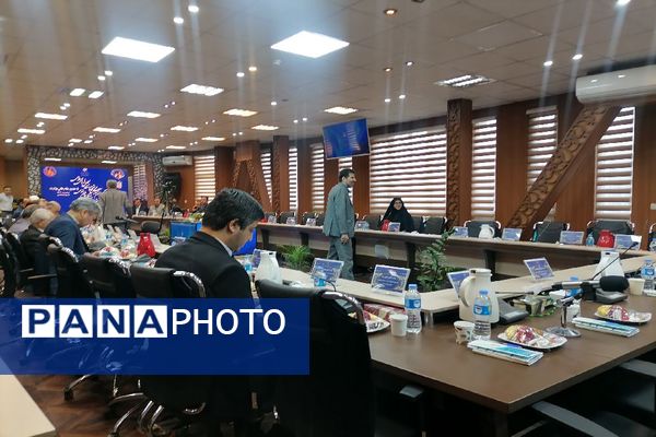 نشست مشترک اعضای کمیسیون آموزش و تحقیقات مجلس، مدیران آموزش و پررش استان خراسان رضوی و وزیر آموزش وپرورش در مشهد