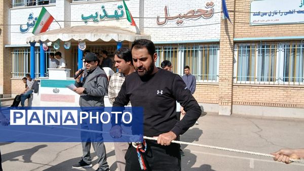 برگزاری مسابقات ورزشی دبیرستان معلم ساوجبلاغ در هفته تربیت‌بدنی