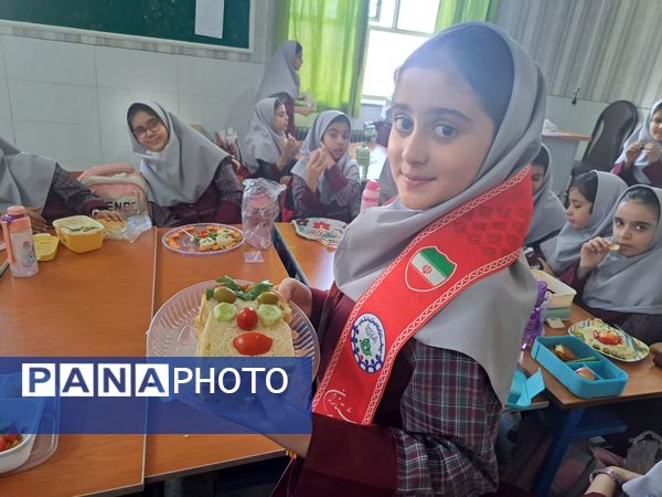 جشن روز جهانی تخم مرغ در دبستان دخترانه الزهرا یزد
