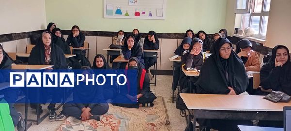 دومین جلسه هدایت تحصیلی پایه نهم در دبیرستان مادرمهربان خلیل آباد