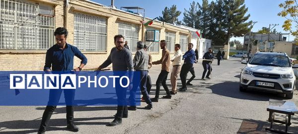 مسابقه طناب کشی و تیراندازی با تفنگ بادی در زاوه