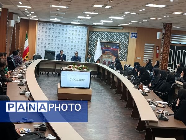 آموزش و تبیین اصول مهارت در ارتقای خودکارآمدی و تاب‌آوری دانش‌آموزان ناحیه دو