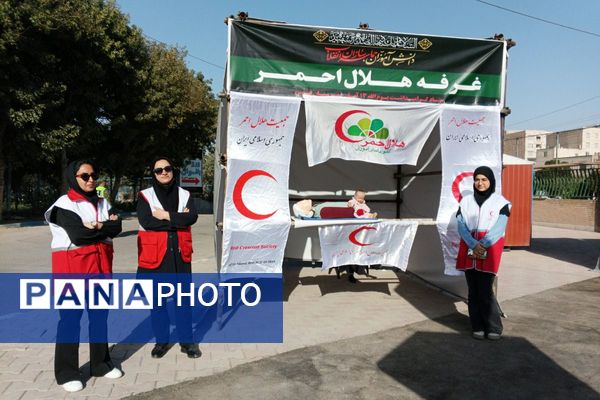 حضور دانش آموزان به مناسبت یوم الله ۱۳آبان، در ورزشگاه شهدای شهرستان قدس