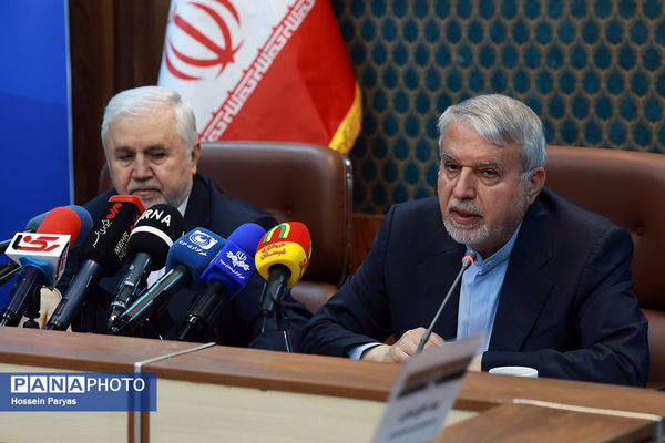 نشست خبری وزیر میراث فرهنگی، گردشگری و صنایع دستی و معاونان وزارتخانه با اصحاب رسانه