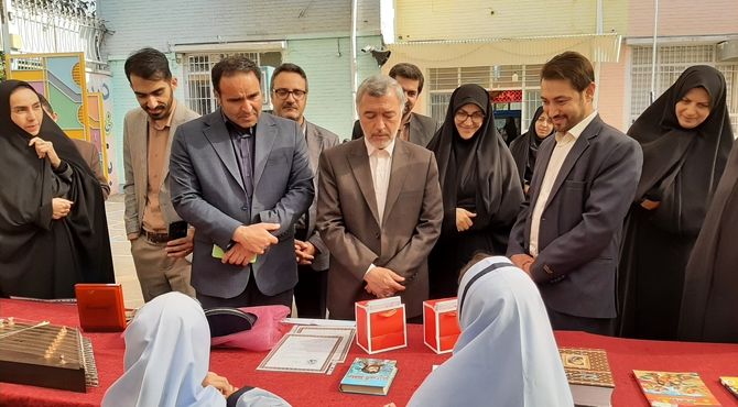 آیین رونمایی از دفتر شورای معلمان در مدرسه تراز شهید جواهری 