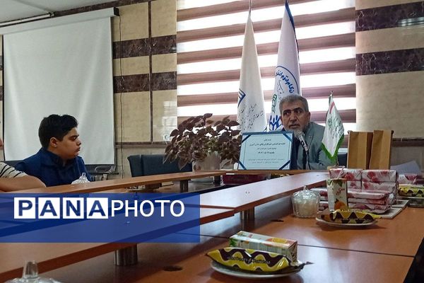تقدیر از دانش‌آموز خبرنگاران فعال پانا در مراسم روز خبرنگار در شهرستان فیروزکوه