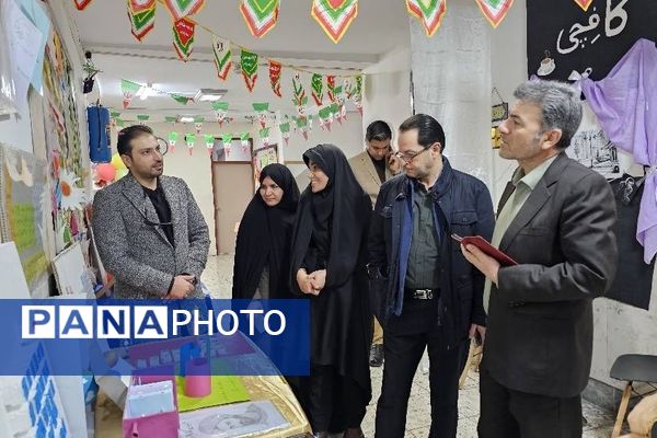 بازدید مسئول پژوهش سرای دکتر حسابی از دستاوردهای دانش‌آموزان  مدرسه شاهد شهید نوری