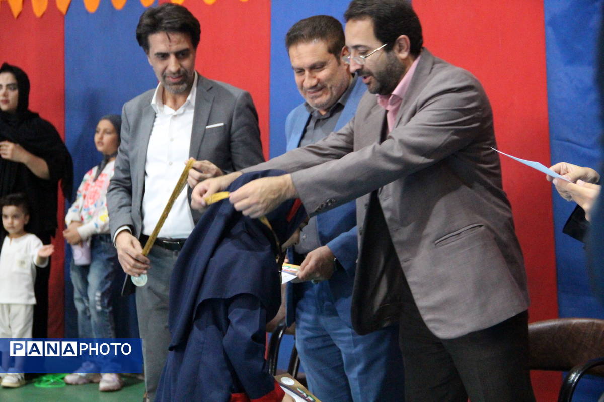 برگزاری آیین اهدای جوایز و تقدیر از شرکت کنندگان جشنواره طناب زنی دانش آموزان ابتدایی دختر مدارش شهرستانهای تهران در ری یک