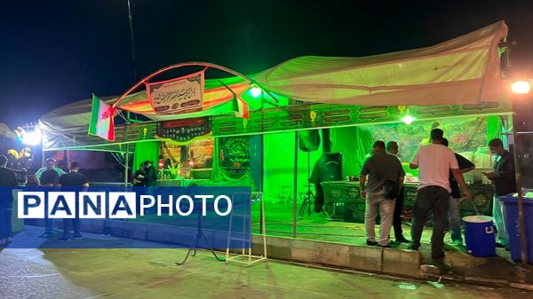 نوجوانان تهرانی هم‌نوا با اسرای کربلا به سوگ امام حسین (ع) نشستند