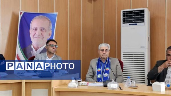 دیدار صمیمی دانش‌آموزان با استاندار کهگیلویه و بویراحمد 